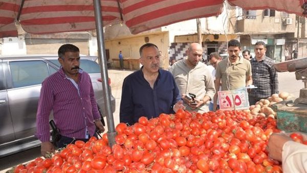 محافظ أسيوط بسوق