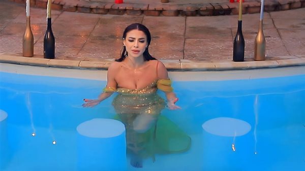 دوللي شاهين 