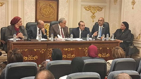 اجتماع لجنة القوي