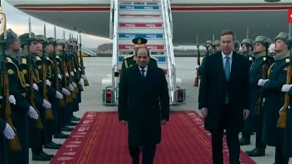 السيسي في مطار قازان