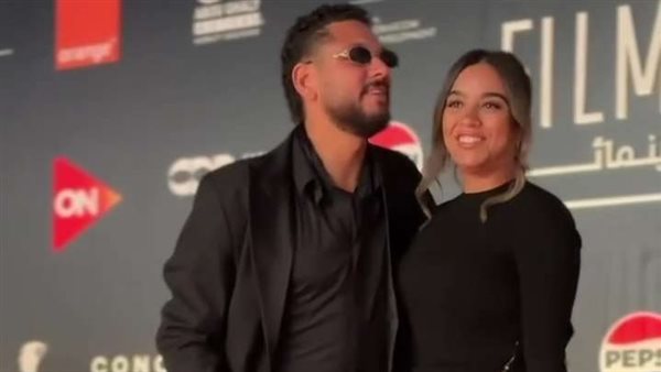 محمود شاهين وزوجته