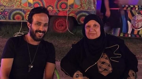 وفاة والدة الفنان