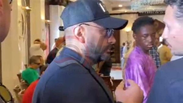 تامر حسني في جنازة