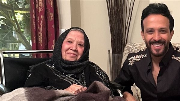 أحمد عصام ووالدته