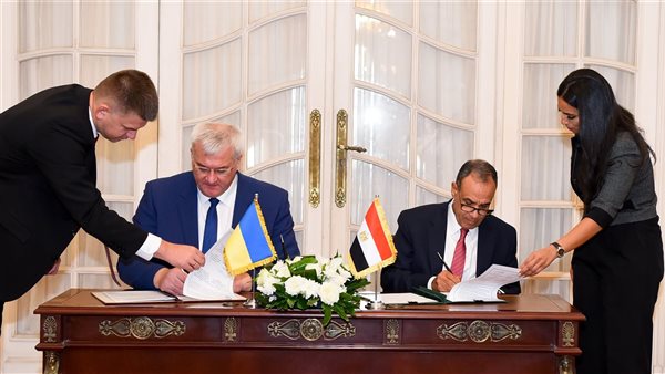 جانب من مراسم التوقيع