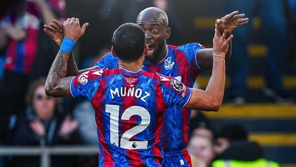 احتفال لاعبي كريستال