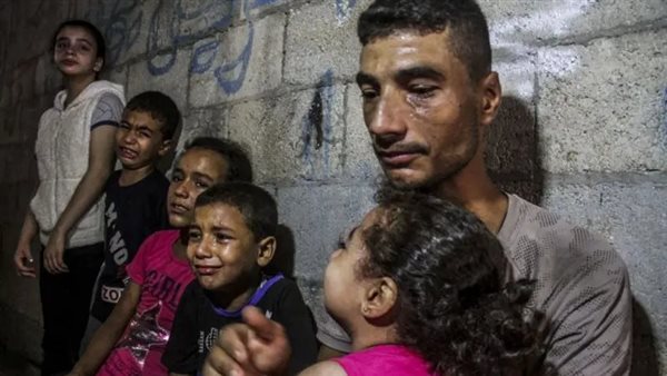 يعيش الفلسطينيون