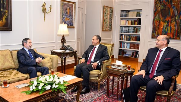 وزير الخارجية يستقبل