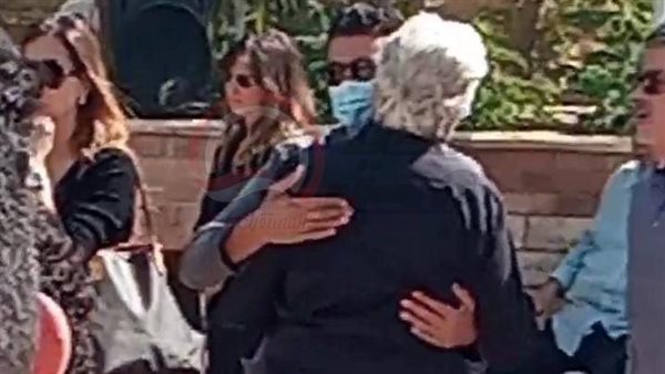 حسين فهمي في جنازة