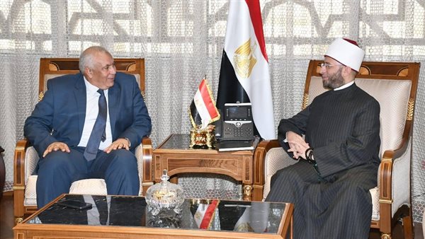 وزير الأوقاف ومحافظ