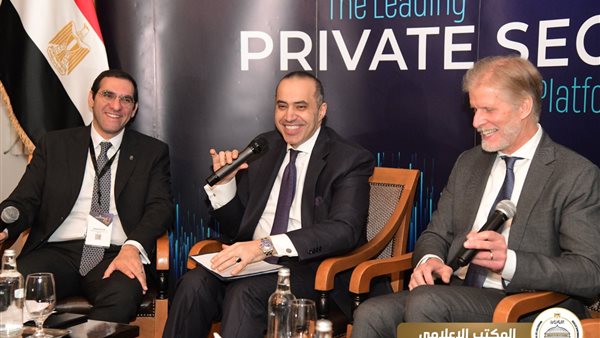 الوزير محمود فوزي