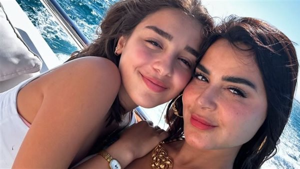 رانيا منصور وابنتها