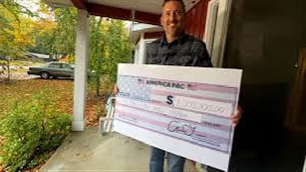 رجل يفوز بمليون دولار