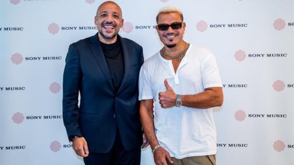 عمرو دياب وشركة سوني