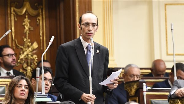 النائب محمد عبد العزيز،