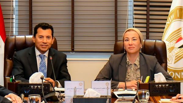 وزيرا البيئة والشباب