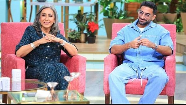 أنس بوخش ووالدته