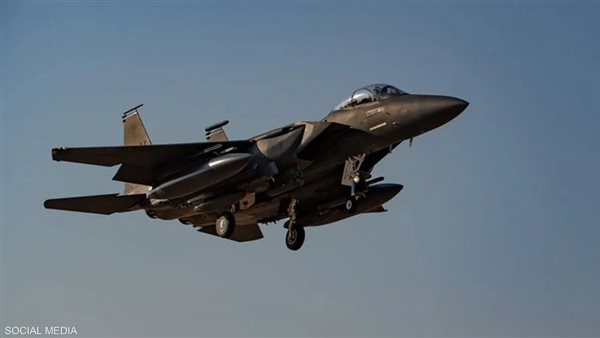 طائرة من طراز إف-15