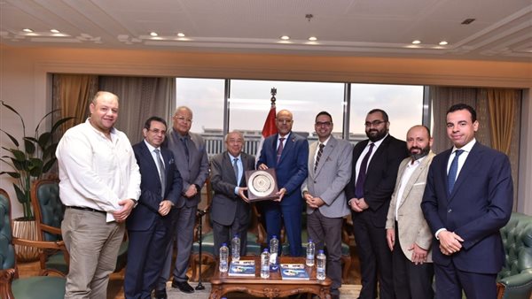 لقاء الوزير مع نقيب