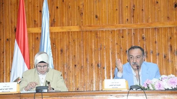 محافظ أسيوط يعقد