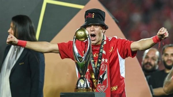 إمام عاشور لاعب الأهلي