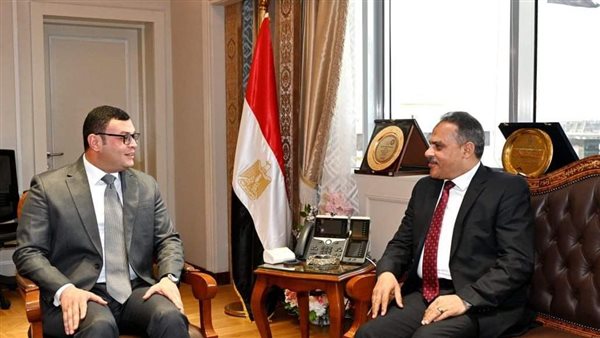 وزير الإسكان ومحافظ