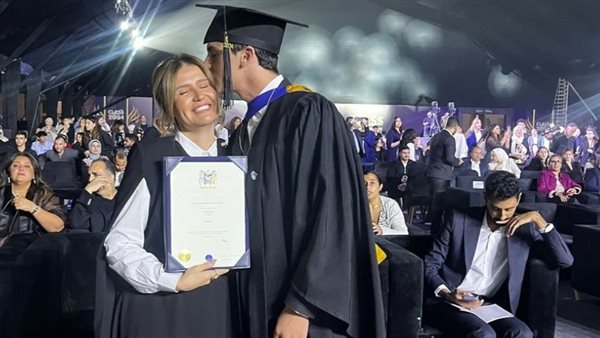 هنا شيحة ونجلها 