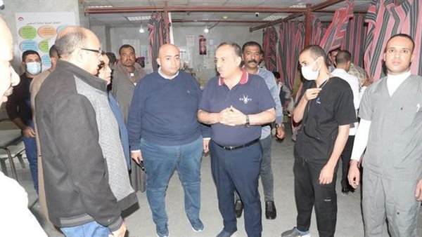 محافظ أسيوط في مستشفى