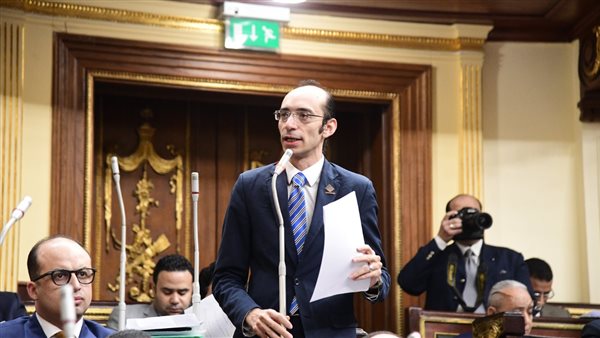 النائب محمد عبد العزيز،