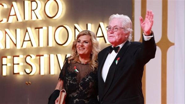 حسين فهمي وزوجته