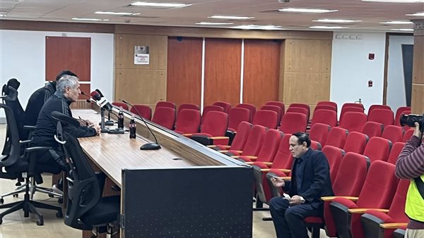 المؤتمر الصحفي بغياب