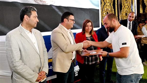 وزير الإسكان 