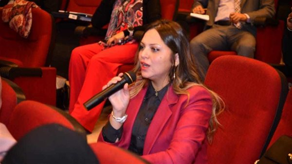 النائبة مى رشد باجتماع