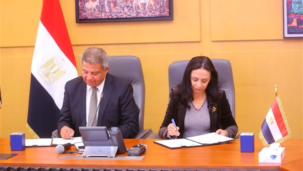 جانب من توقيع البروتوكول