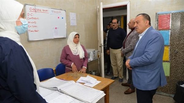 محافظ أسيوط في مستشفى