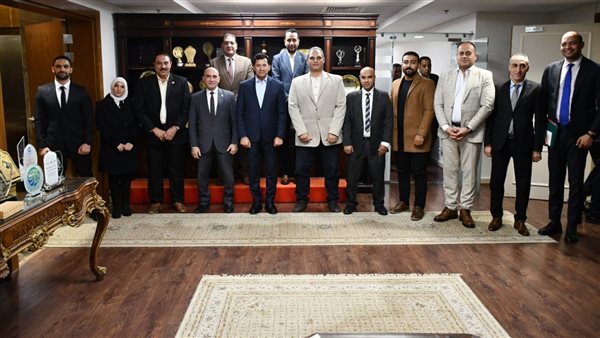 وزير الشباب والرياضة