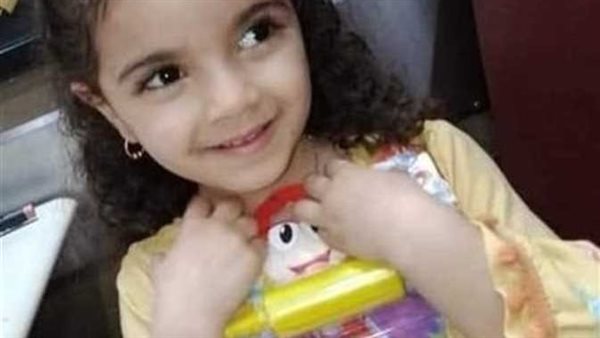 الطفلة سجدة