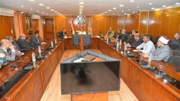 اجتماع محافظ أسيوط