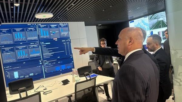 وزير الصناعة والنقل