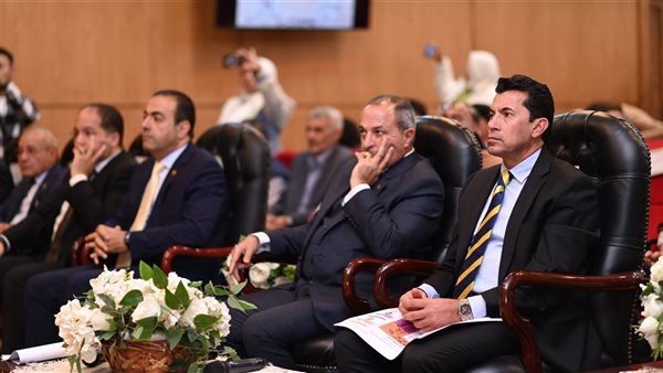 وزير الشباب والرياضة