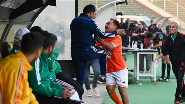 أحمد شاهين يعتدي