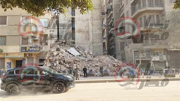  انهيار عقار بحي