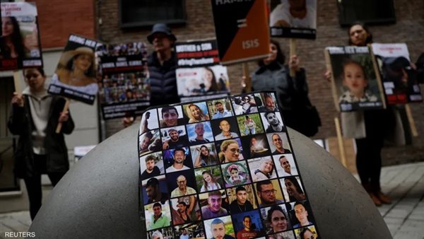 عائلات الرهائن طالبوا