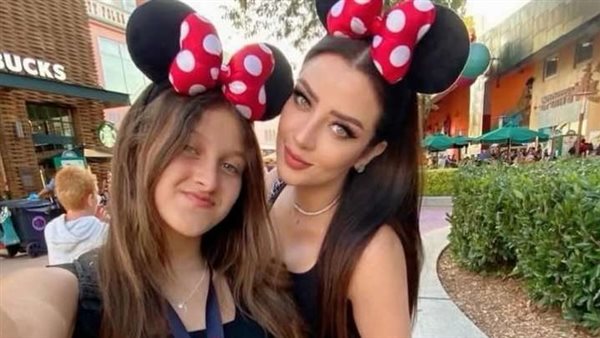 رضوى الشربيني وابنتها