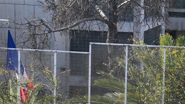 رفع العلم الفرنسي