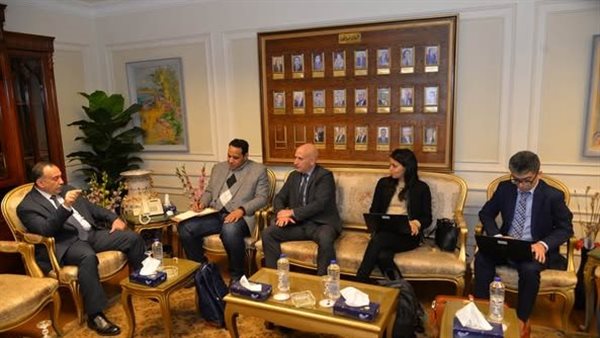 اجتماع محافظ أسيوط