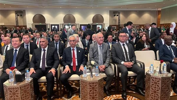 وزير الإسكان 