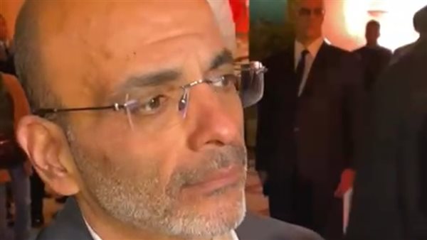 أيمن بهجت قمر 