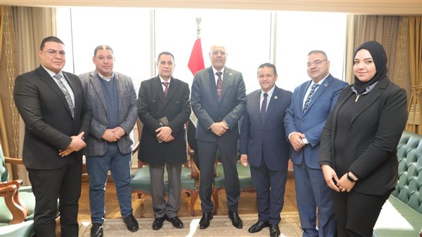 وزير العمل مع نواب