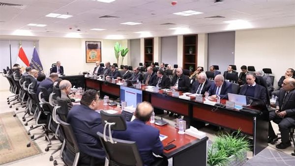 اجتماع وزير الاتصالات